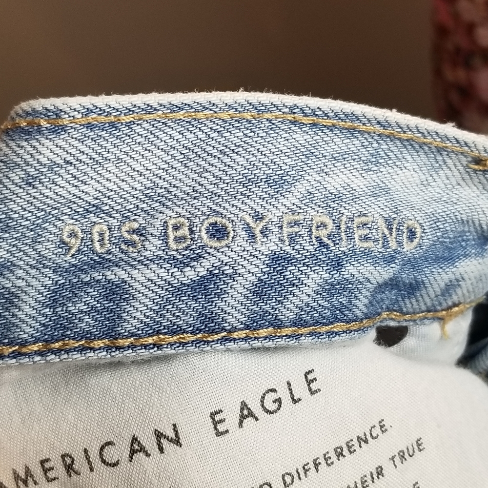 American Eagle 90s Boyfriend Light Wash Distressed Jeans size 12 X-Long - Picture 4 of 11